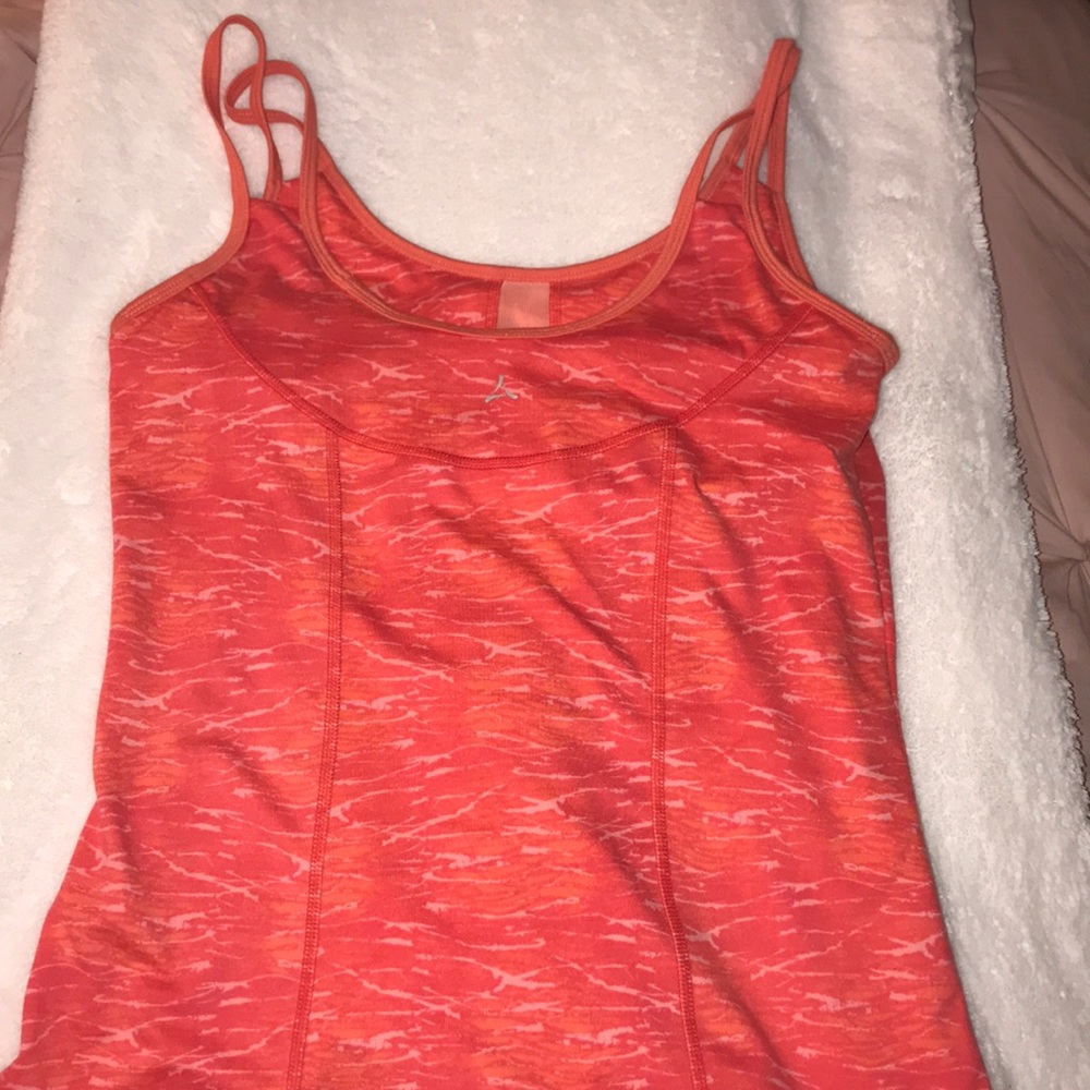Workout top - Picture 2 of 4